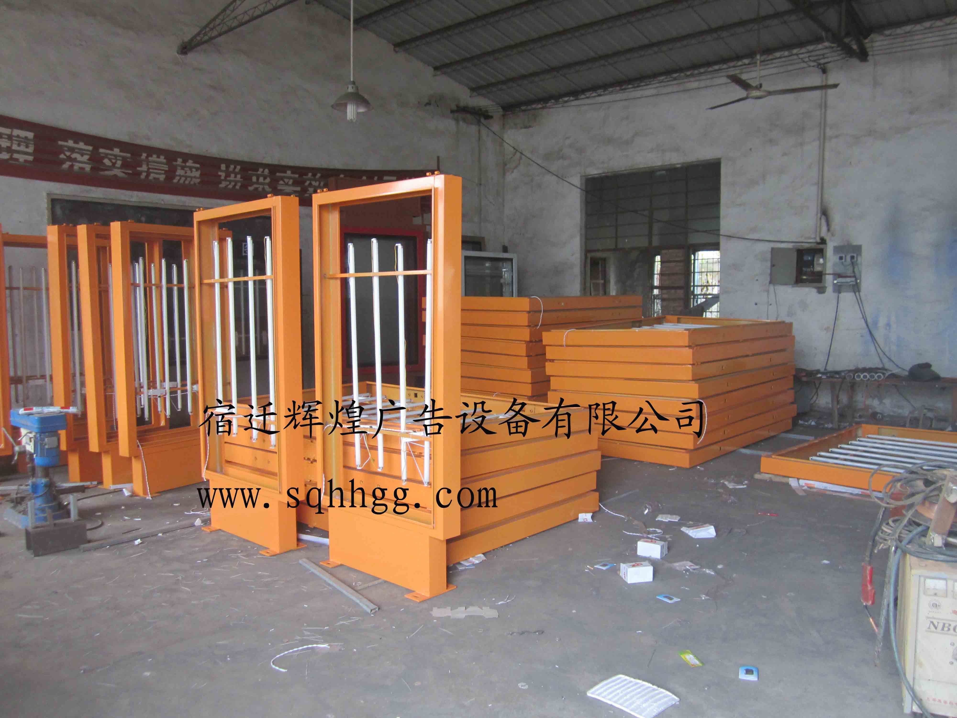 湖南客户订购的公交候车亭生产中