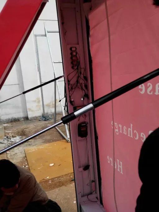 出口非洲的太阳能手机充电灯箱发货成功